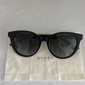 Chic Gucci Sunglasses
